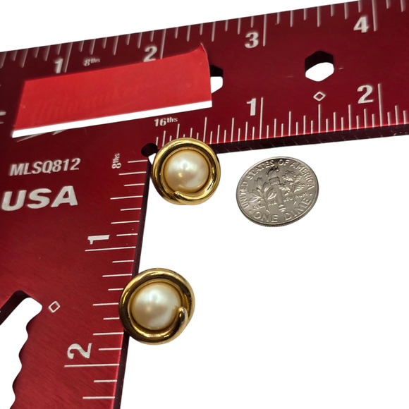 Earrings Gold Tone Faux Pearl Swirl Round Button Stud Classic SKU2395 - Picture 3 of 4